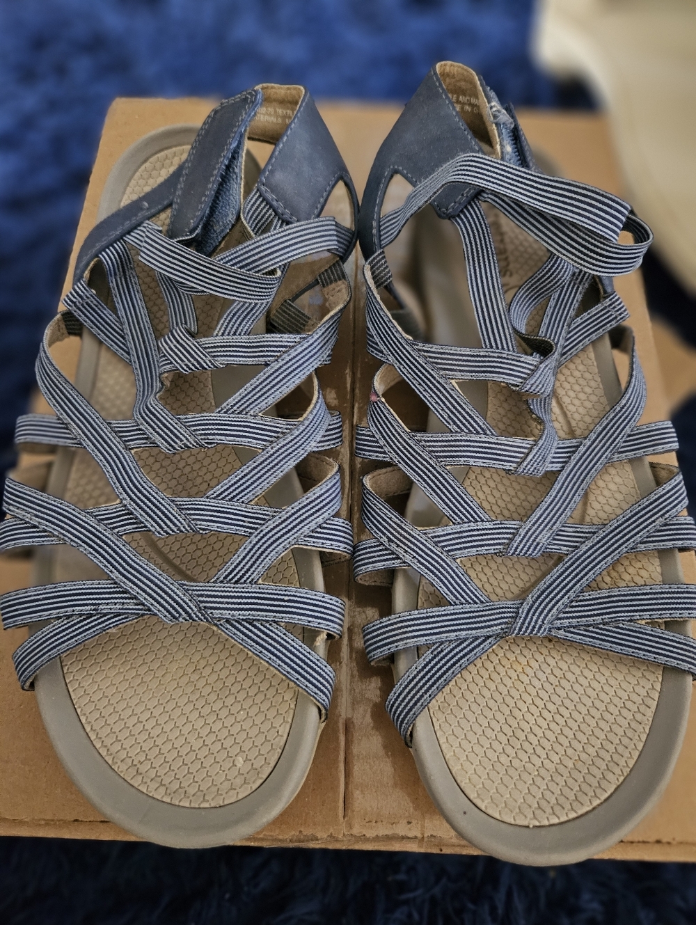 Baretraps Comfort Strappy Flat Sandals in Pretty Shade Of Blue Sz 9 $15
